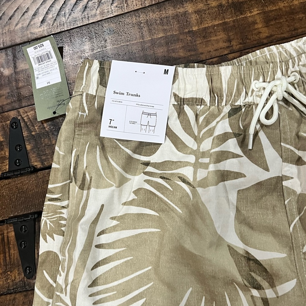 Tropical Leaf Print men’s swim trunks Shorts size medium - Picture 5 of 9